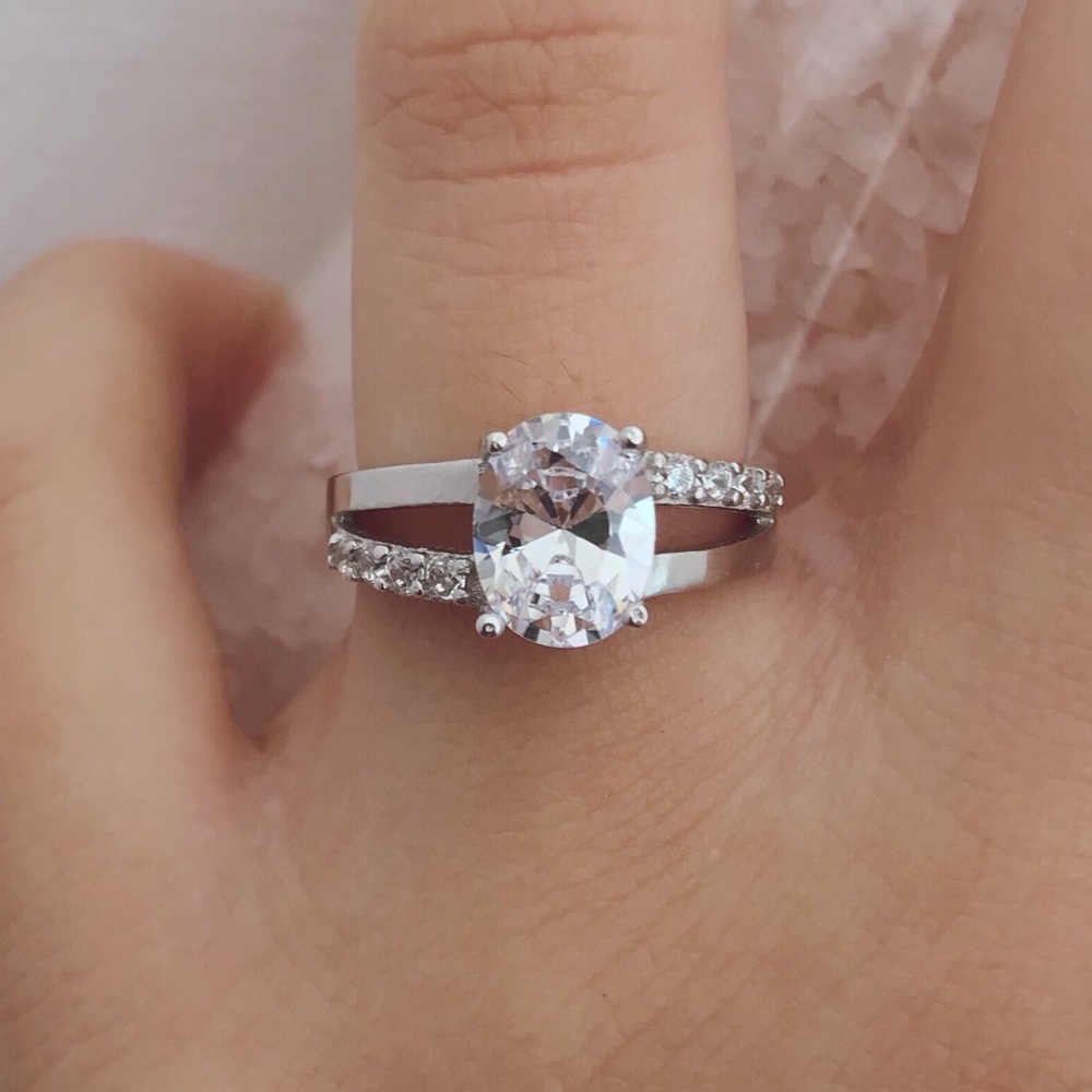 Gorgeous CZ sterling silver ring